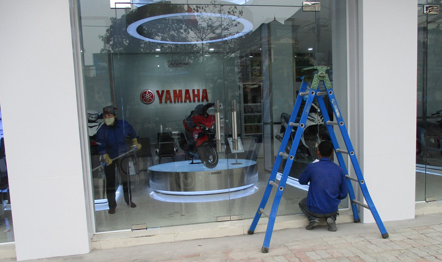 Vệ sinh showroom Yamaha